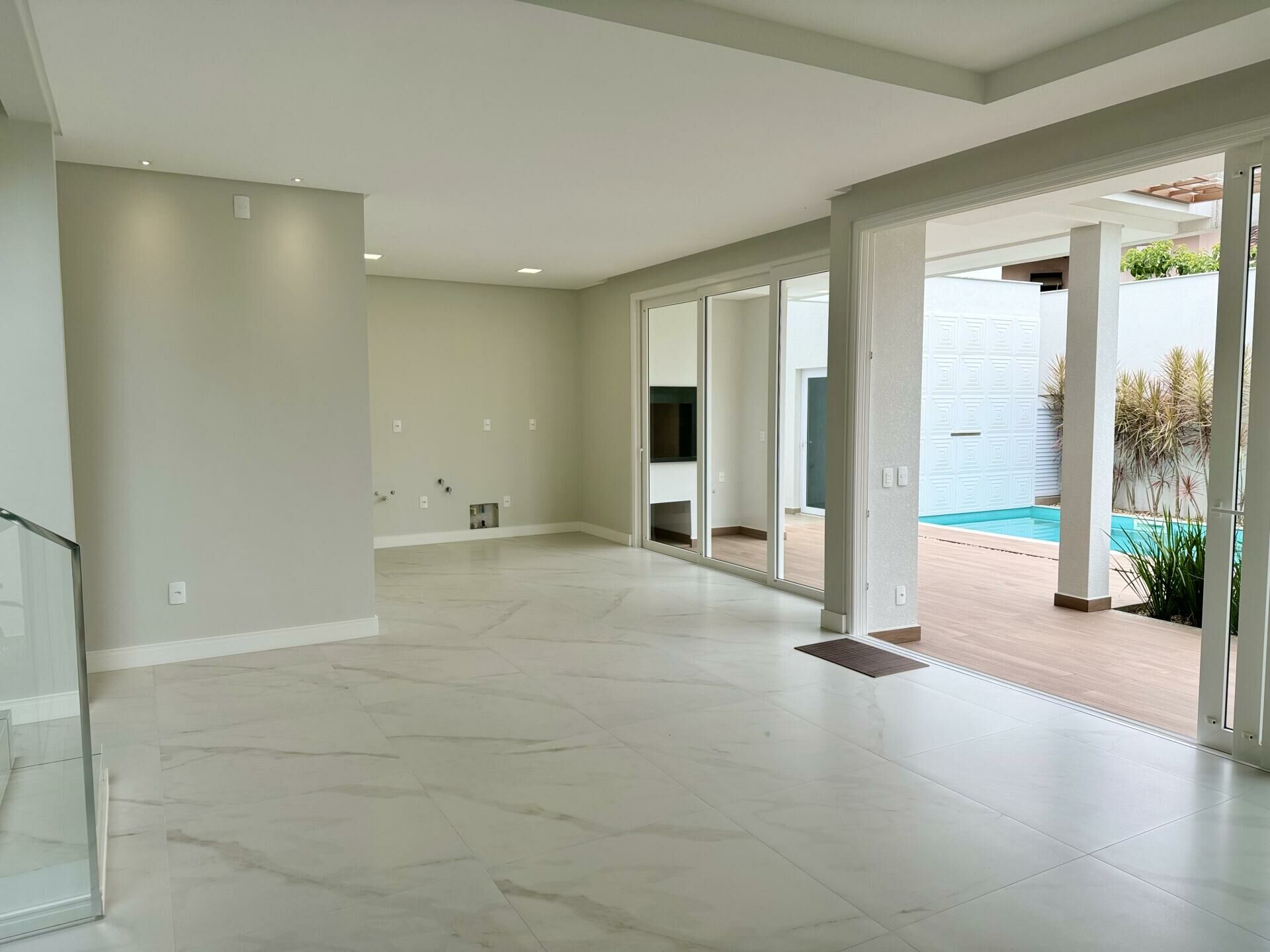 Imagem do Casa nova com 03 suítes e piscina no Champagnat no bairro Amizade